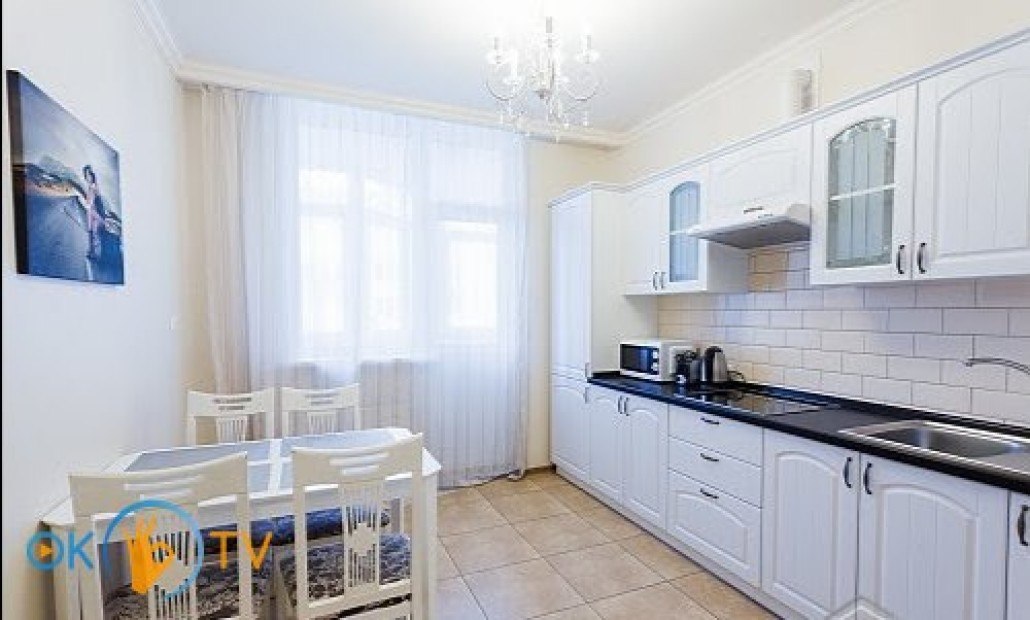 Двухкомнатная квартира посуточно в Киеве с двумя спальнями фото 4