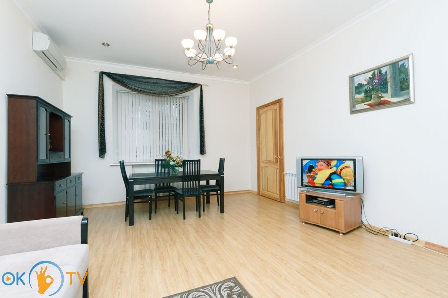 Просторная и светлая трехкомнатная квартира возле Украинского Дома в самом центре Киева фото 4