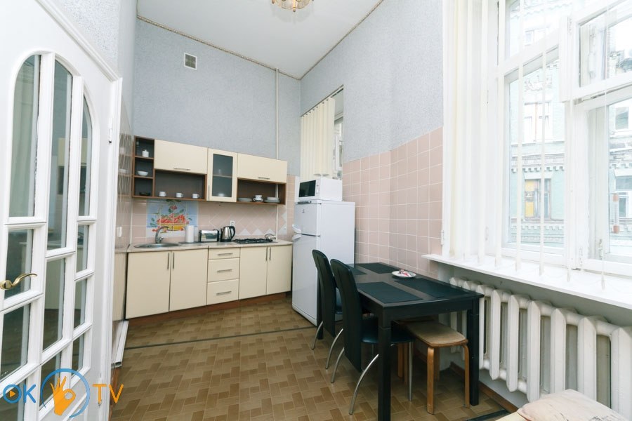 Просторная однокомнатная квартира с современым интерьером в сердце Киева фото 6