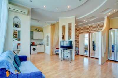 квартира                            посуточно - Одесса, Приморский район, ул. Троицкая, 28