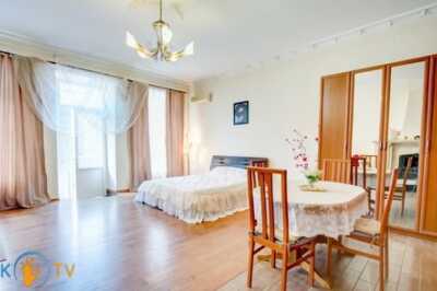 квартира                            посуточно - Одесса, Приморский район, ул. Екатерининская, 18