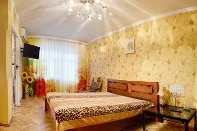 квартира                            посуточно - Одесса, Приморский район, ул. Троицкая, 4