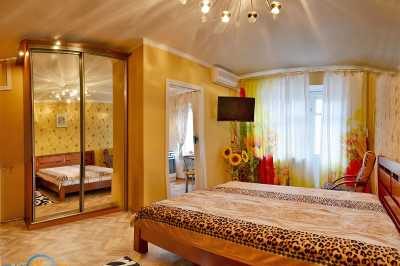 квартира посуточно - Одесса, Приморский район, ул. Троицкая, 4 - фото 1