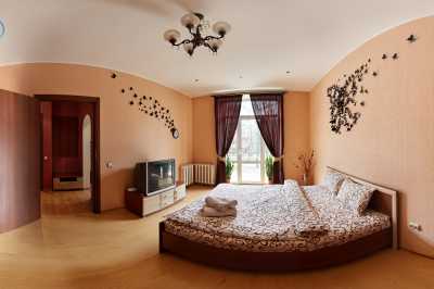 квартира                            посуточно - Ровно, Центр, ул. Соборная, 14