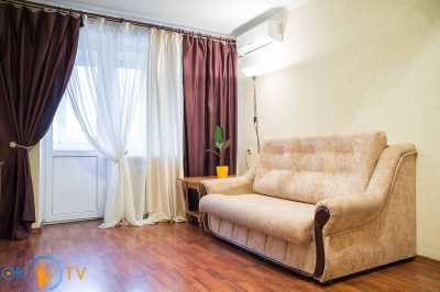 квартира                            посуточно - Днепр (Днепропетровск), Соборный район, ул. Жуковского, 4а