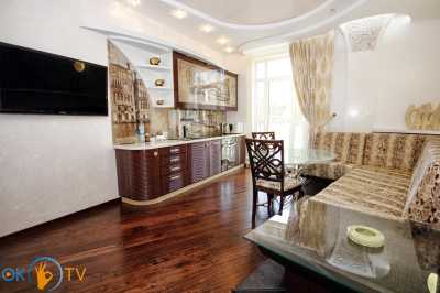 квартира посуточно - Одесса, Приморский район, ул. Военный спуск, 5 - фото 1