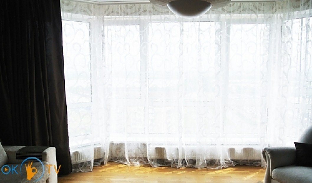 Просторная двухкомнатная квартира с большим панорамным окном и джакузи фото 5