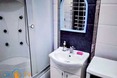 квартира посуточно - Бердянск, Центр, ул. Защитников Украины, 26 - фото 2