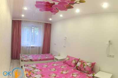 квартира посуточно - Черноморск (Ильичевск), ул. 1-го Мая, 4 - фото 1