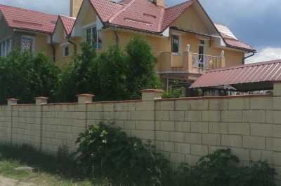 дом                            посуточно - Киев, Деснянский район, ул. Свято-Троицкая, 39