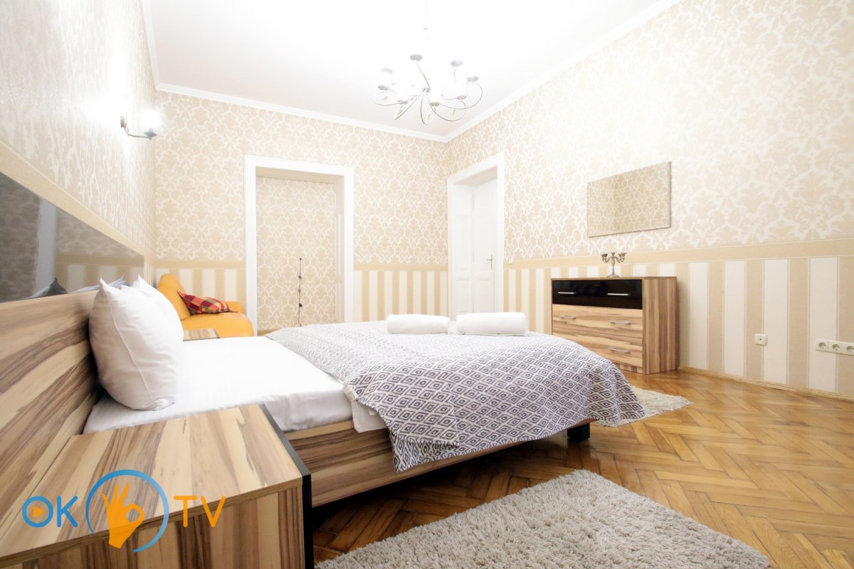 Трехкомнатная квартира во Львове посуточно фото 24