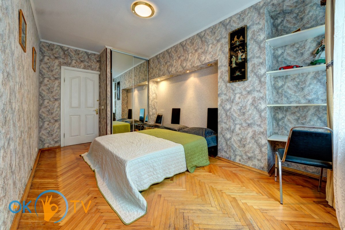 Уютная четырехкомнатная квартира в центре Киева посуточно фото 2