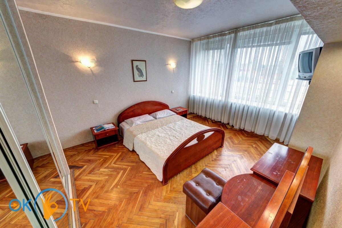 Уютная четырехкомнатная квартира в центре Киева посуточно фото 6