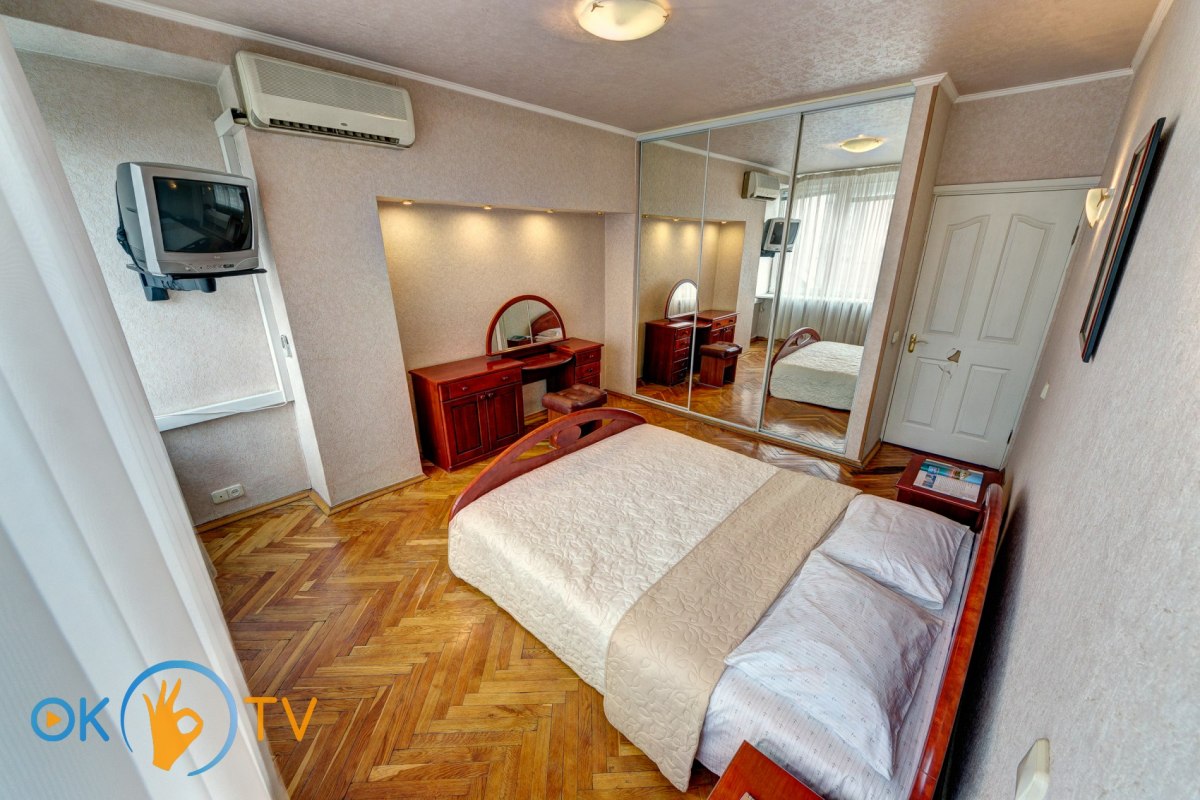 Уютная четырехкомнатная квартира в центре Киева посуточно фото 8