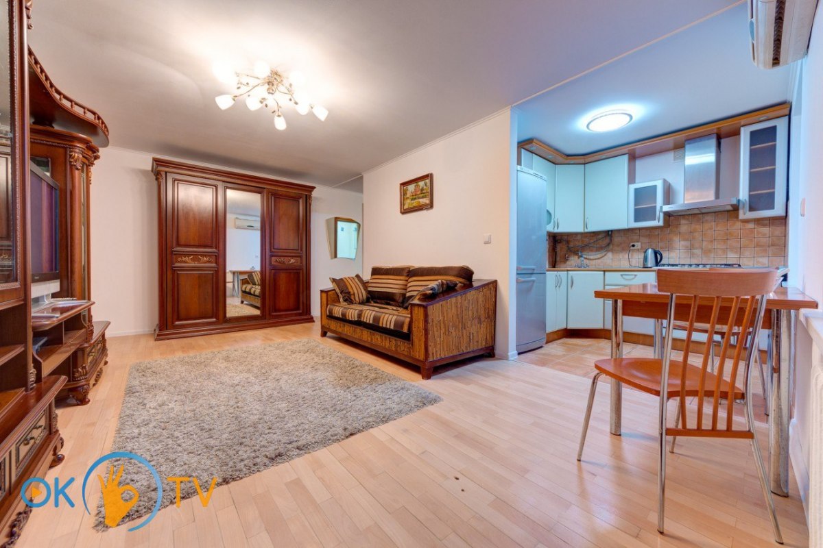 Изысканные апартаменты в Киеве с обилием дерева фото 5