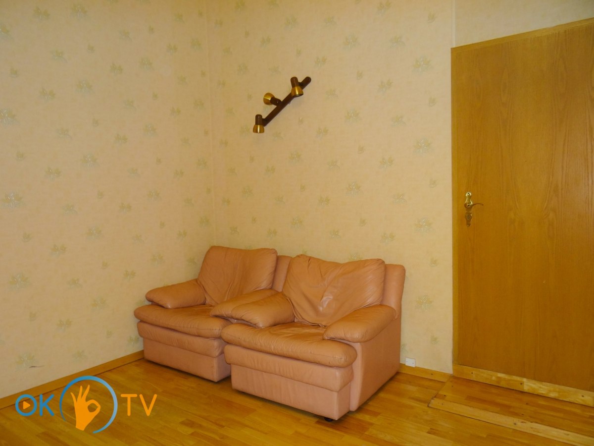Четырехкомнатная квартира посуточно в центре Киева с тремя спальнями фото 6