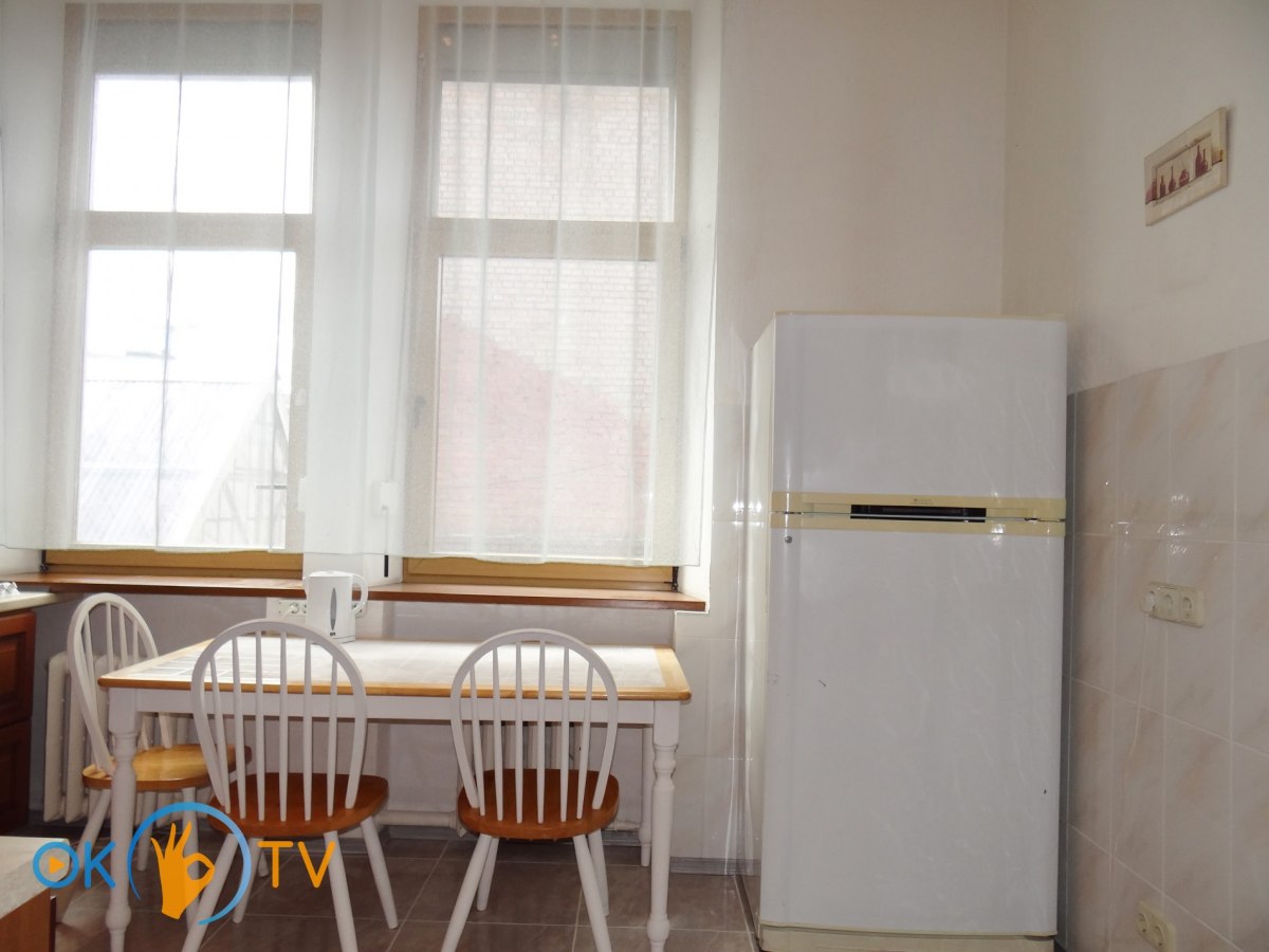 Четырехкомнатная квартира посуточно в центре Киева с тремя спальнями фото 17