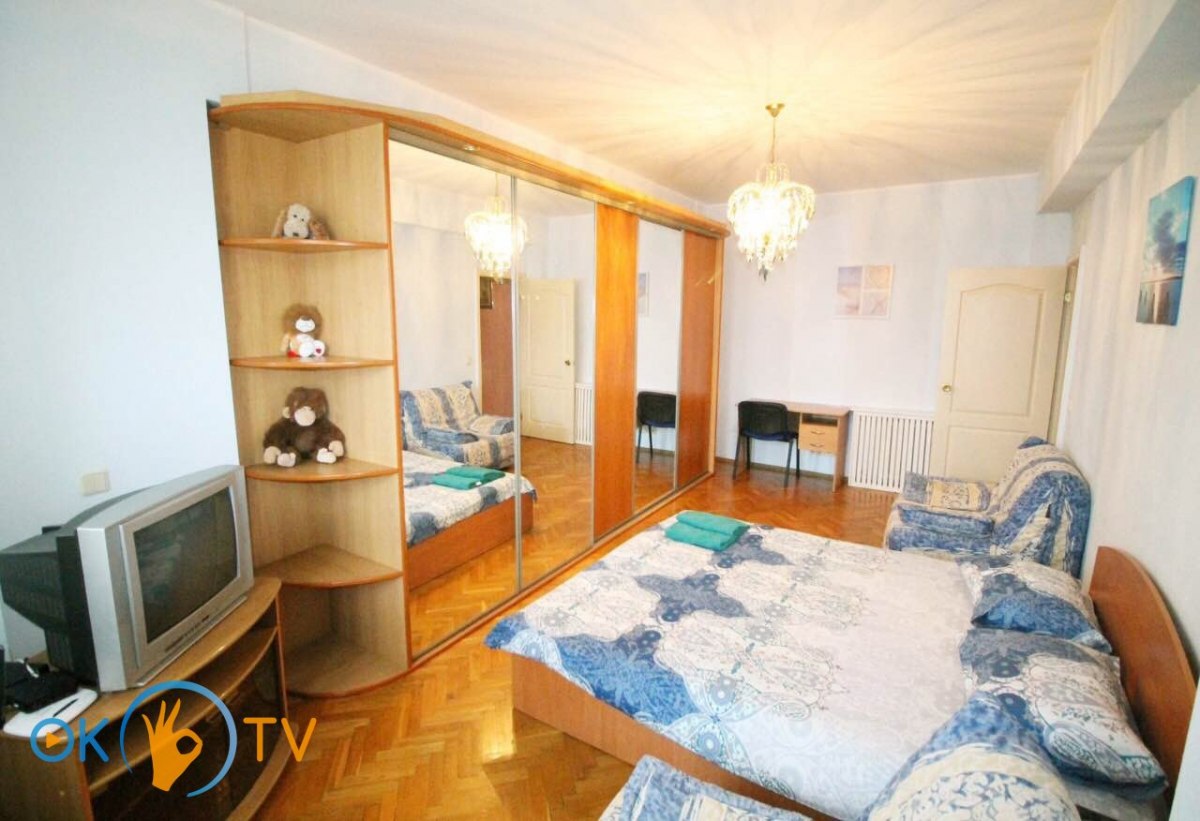Двухкомнатная квартира посуточно в центре Киева с двумя спальнями фото 2