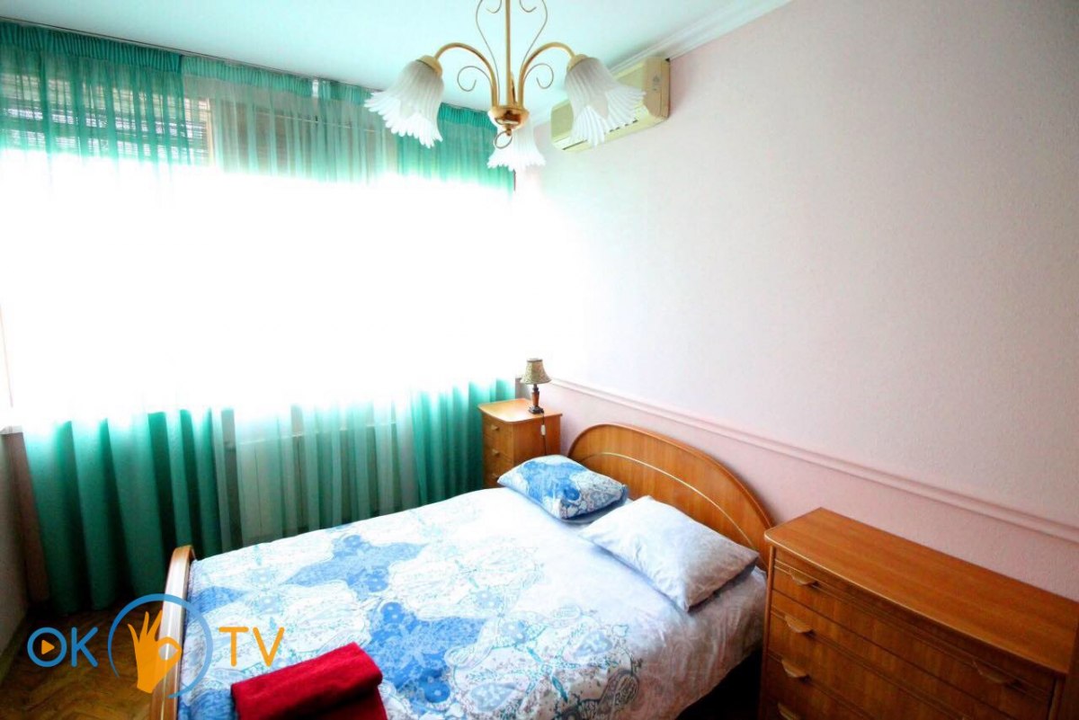 Двухкомнатная квартира посуточно в центре Киева с двумя спальнями фото 5