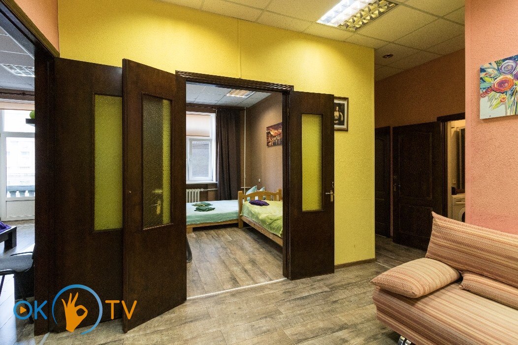 Двухкомнатная квартира посуточно в Киеве с двумя спальнями фото 7