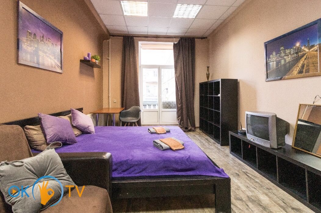 Двухкомнатная квартира посуточно в Киеве с двумя спальнями фото 1