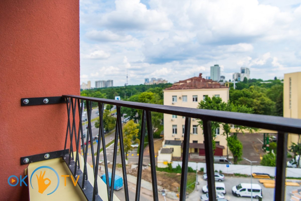 Современная квартира студия с балконом фото 7